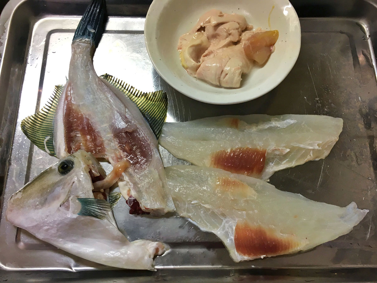 おうちご飯 ウマヅラハギの刺身肝醤油 アラ味噌汁 鮭の白子ポン酢 青木葉 Eatful Life