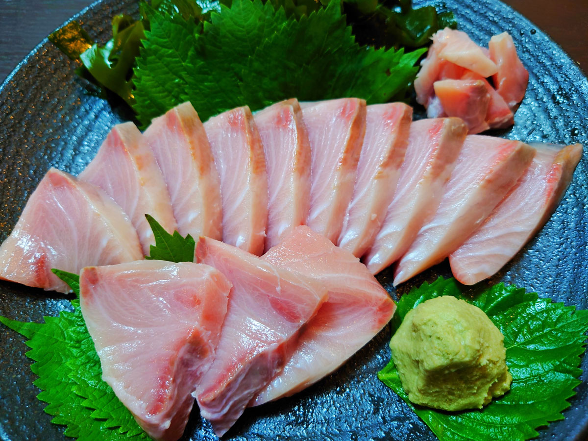 おうちご飯 天然ブリの刺身 モズクとキュウリの三杯酢 青木葉 Eatful Life