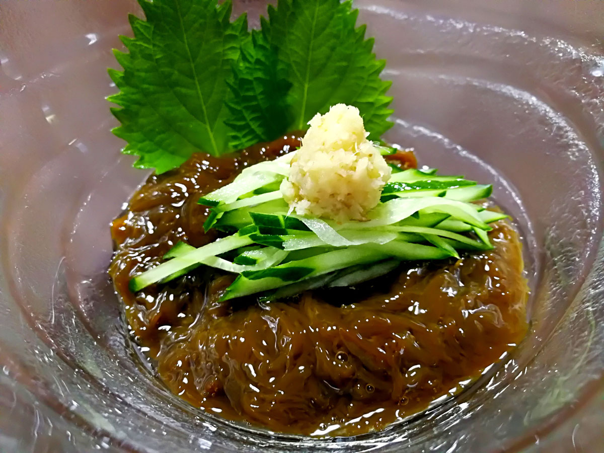 おうちご飯 カンパチの刺身 味噌汁 もずくご飯 もずく酢 青木葉 Eatful Life