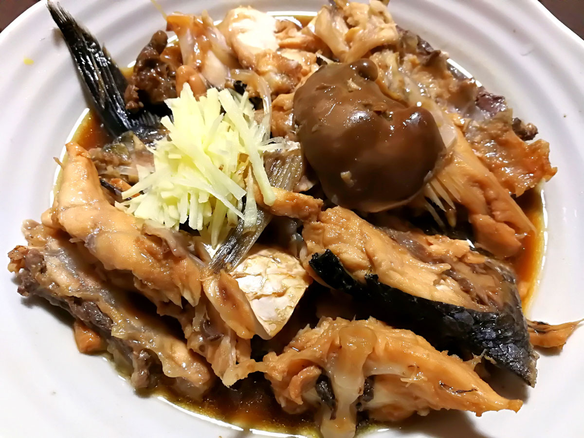 おうちご飯 天塩産海ボラの刺身 皮の生姜ポン酢 アラ煮 青木葉 Eatful Life おうちご飯 天塩産海ボラの刺身 皮の生姜ポン酢 アラ煮 青木葉 Eatful Life