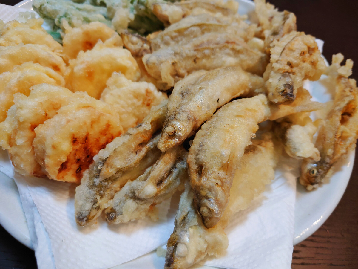 おうちご飯 チカとオクラと長芋の天ぷら 赤ホヤの刺身 青木葉 Eatful Life