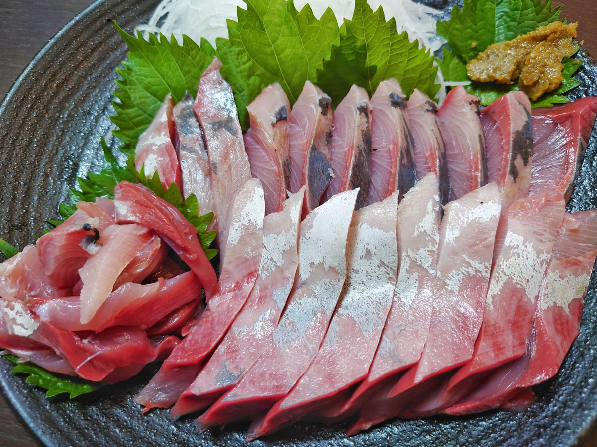 おうちご飯 イナダの刺身 アラ汁 もやしサラダ 青木葉 Eatful Life おうちご飯 イナダの刺身 アラ汁 もやしサラダ 青木葉 Eatful Life