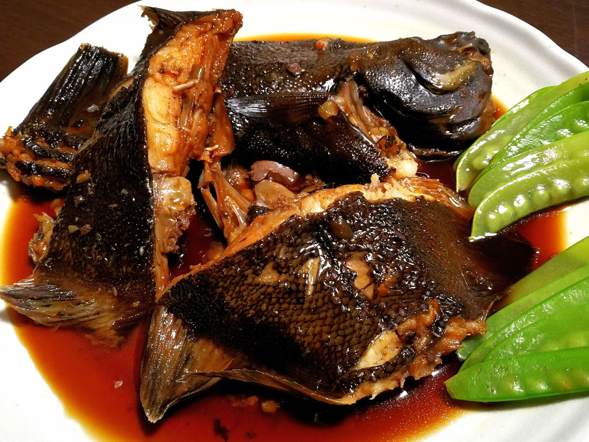 おうちご飯 チップの刺身 黒カレイの煮付け 青木葉 Eatful Life