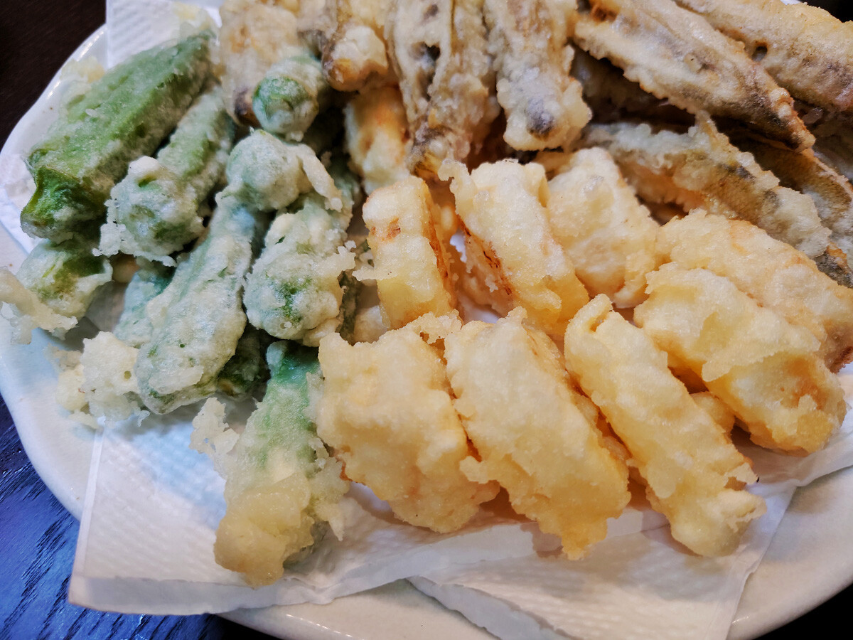 おうちご飯 チカとオクラと長芋の天ぷら 赤ホヤの刺身 青木葉 Eatful Life