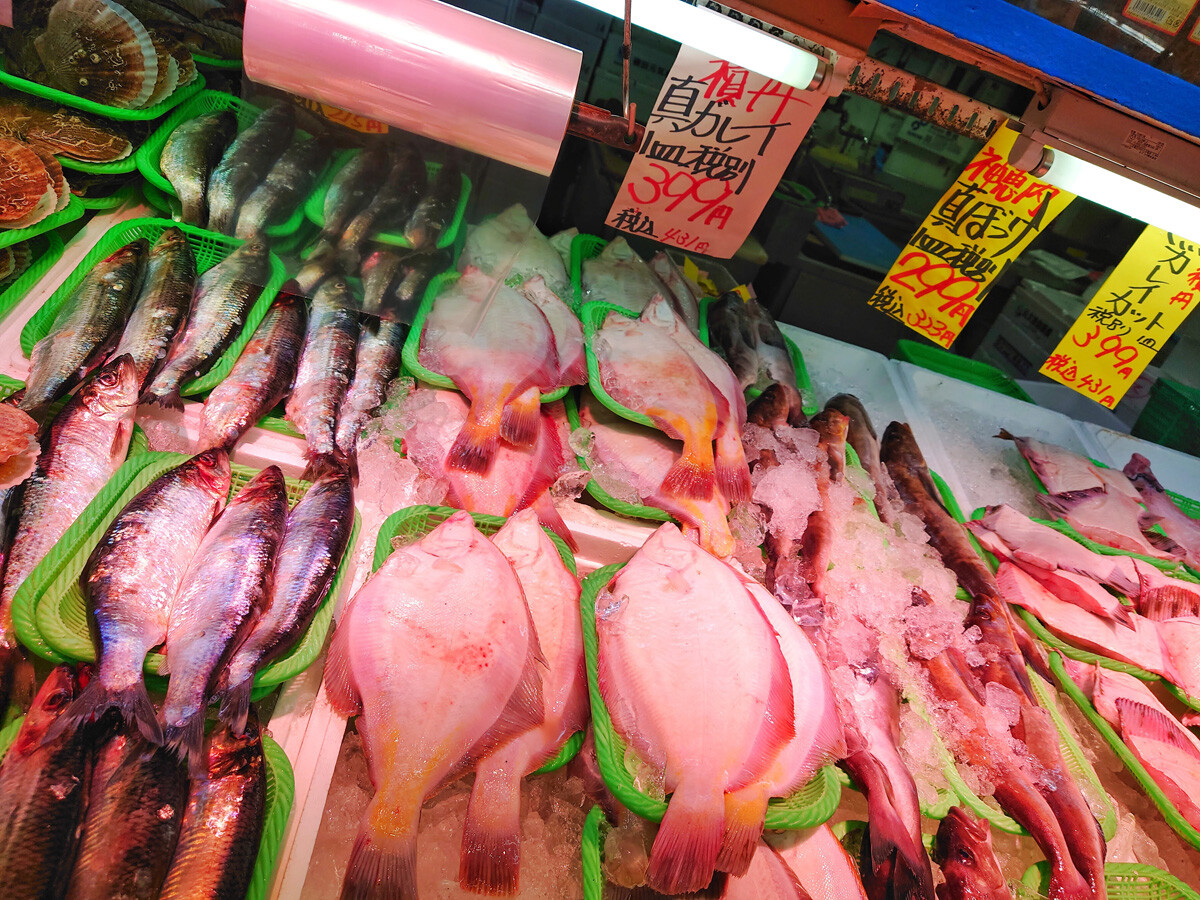 おうちご飯 黒カレイの煮付 ワカサギのかき揚げ カブの浅漬け 青木葉 Eatful Life