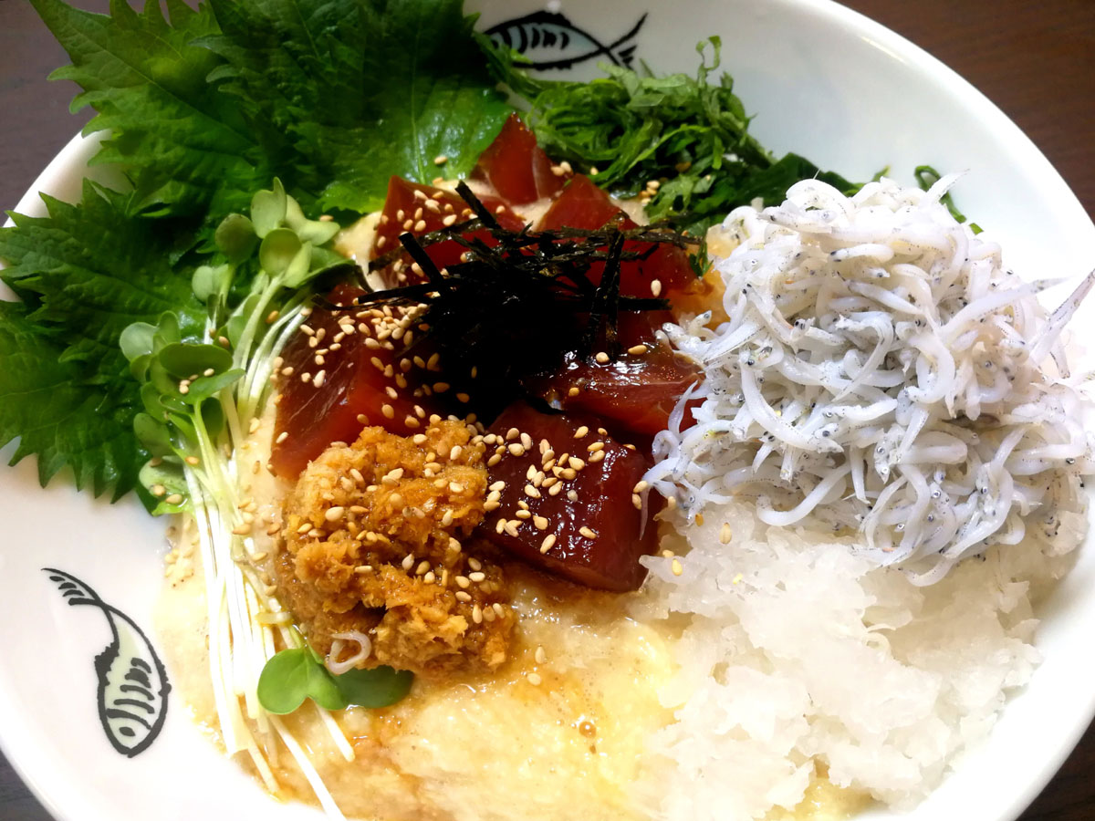 おうちご飯 シラスおろしとヅケマグロの山わさびとろろ丼 青木葉 Eatful Life おうちご飯 シラスおろしとヅケマグロの山わさびとろろ丼 青木葉 Eatful Life