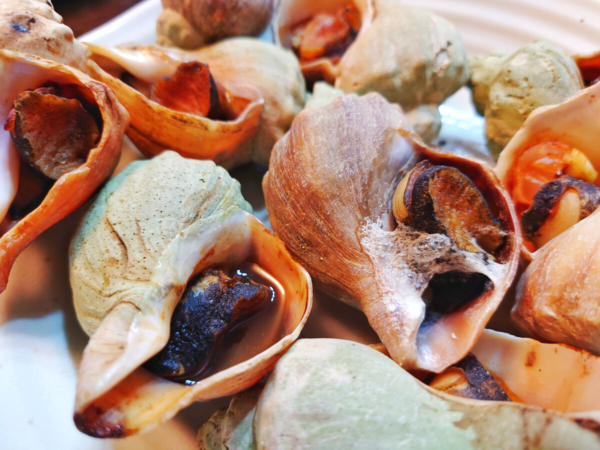 おうちご飯 ホッケのムニエル 青つぶの醤油焼き 青木葉 Eatful Life