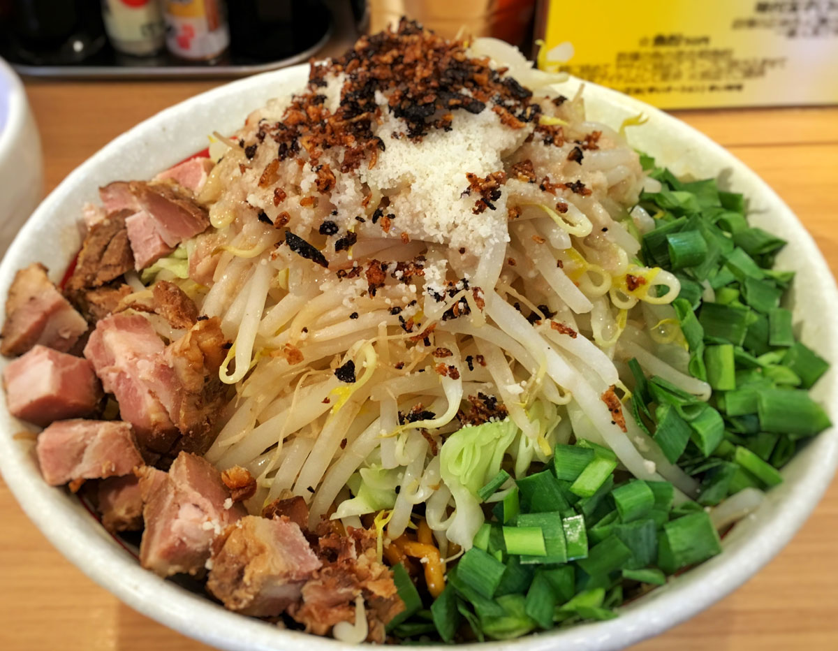 【ラーメン】らー麺シャカリキ＠平岸 まぜSOBA大盛り＆ニラ＆生卵 : 札幌 Eatful･Life