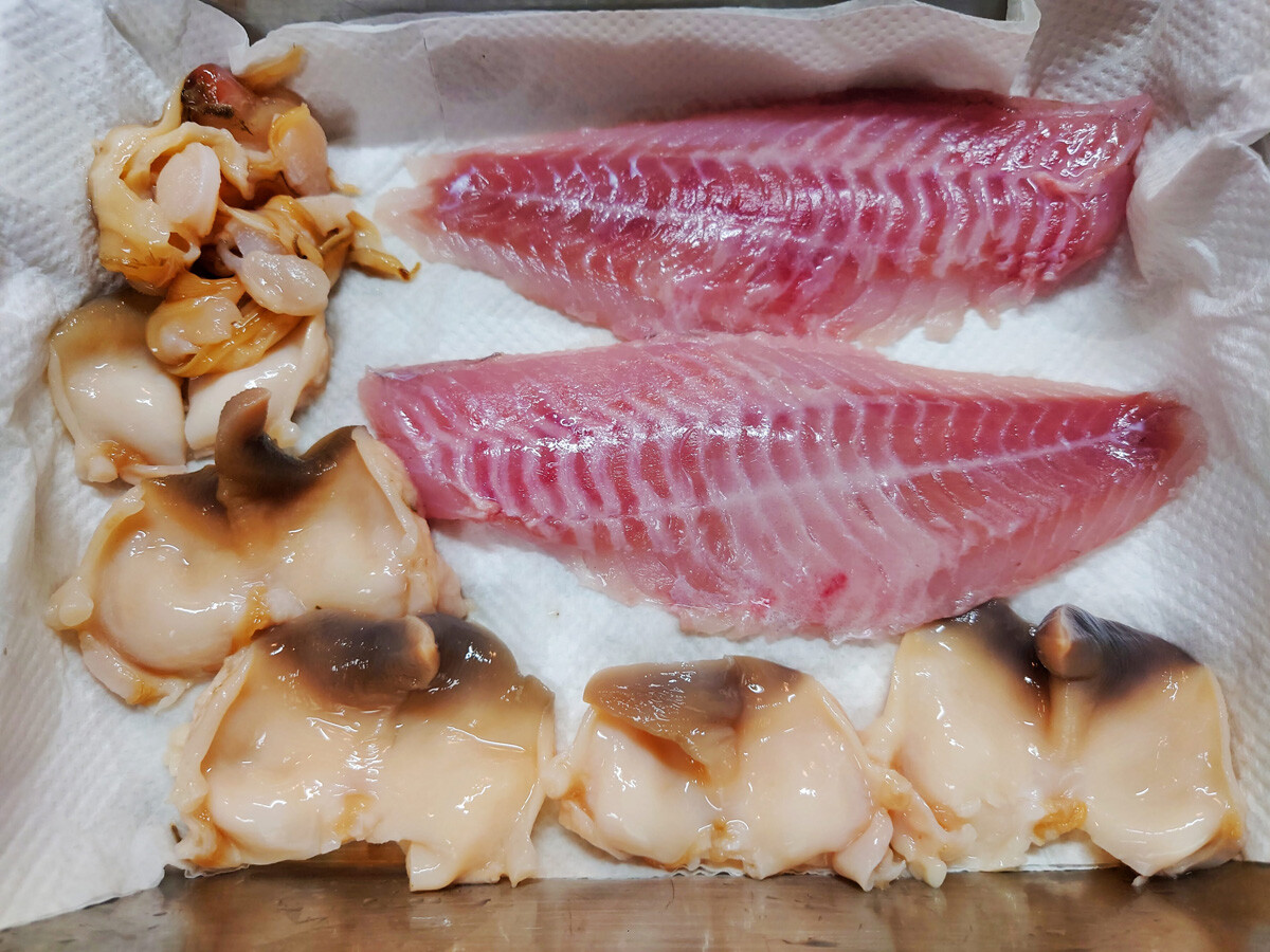 おうちご飯 黒めぬき 青ソイ の刺身 ホッキの刺身 タラの芽の天ぷら 美ら海モズク三杯酢 花見 新川通 青木葉 Eatful Life