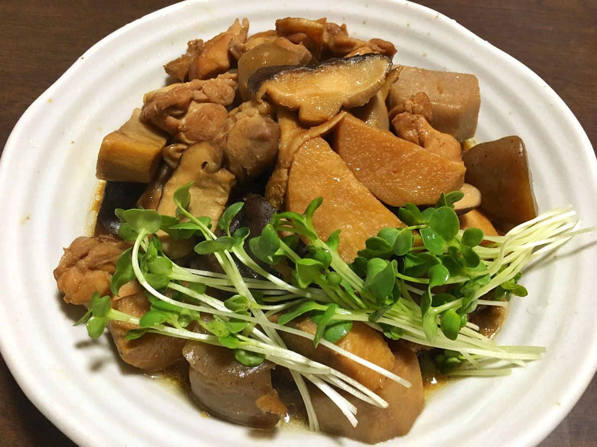 おうちご飯 京芋と鶏と椎茸コンニャクの煮物 青木葉 Eatful Life