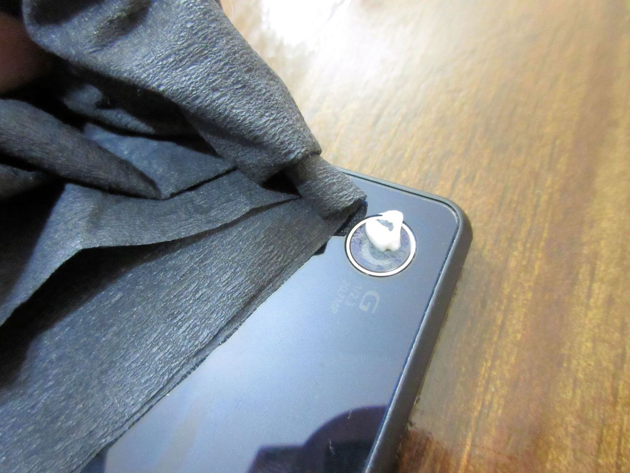 汚れたスマートフォンのカメラレンズを磨いてみた よい子はマネしないで ａｏｍのどうでもいい話