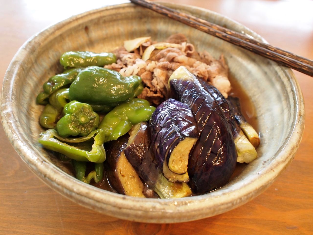 畑の夏野菜と牛肉の揚げ浸し 気まぐれキッチン Andante