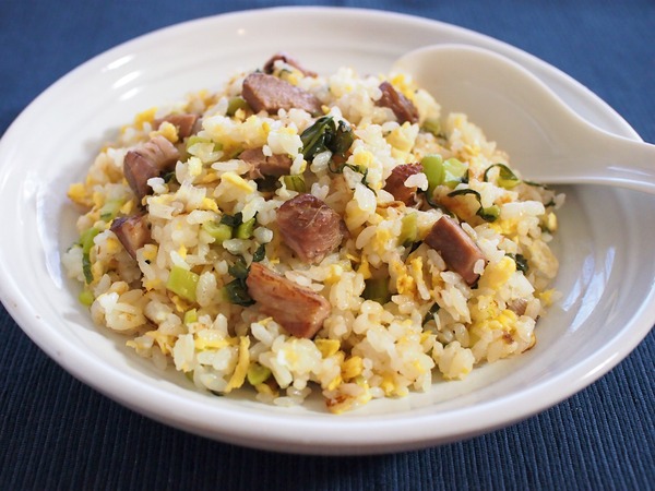 お昼ご飯にいかが？煮豚と野沢菜のチャーハン。