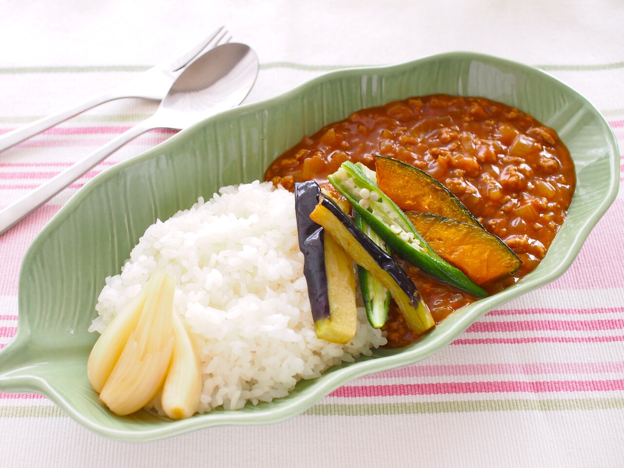 揚げ夏野菜トッピングの即席キーマカレー 気まぐれキッチン Andante