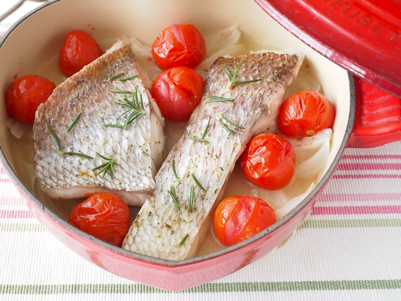 爽やかローズマリー風味 鯛とプチトマトの白ワイン蒸し 気まぐれキッチン Andante