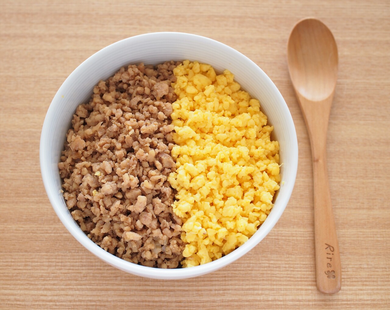 作りおき鶏そぼろと卵の二色丼 気まぐれキッチン Andante 作りおき鶏そぼろと卵の二色丼 気まぐれキッチン Andante