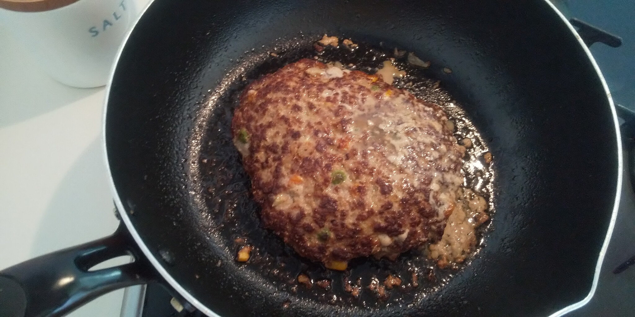 フライパンで丸ごとどーん ビッグハンバーグ 気まぐれキッチン Andante