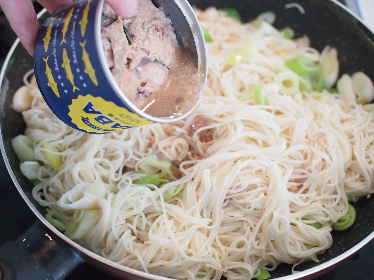 材料3つですぐ出来る サバ缶とねぎのそうめんチャンプルー 気まぐれキッチン Andante