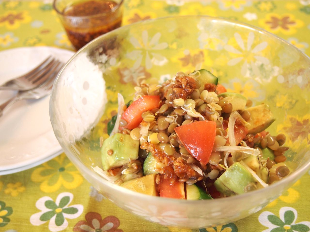 レンズ豆のタヒニディルドレッシングサラダ レシピ