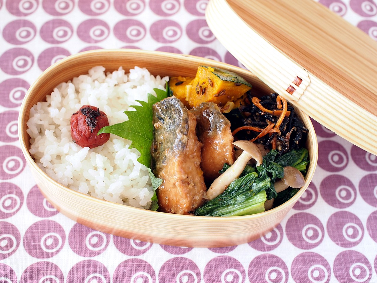 秋鮭のごま照り焼き弁当 気まぐれキッチン Andante 秋鮭のごま照り焼き弁当 気まぐれキッチン Andante