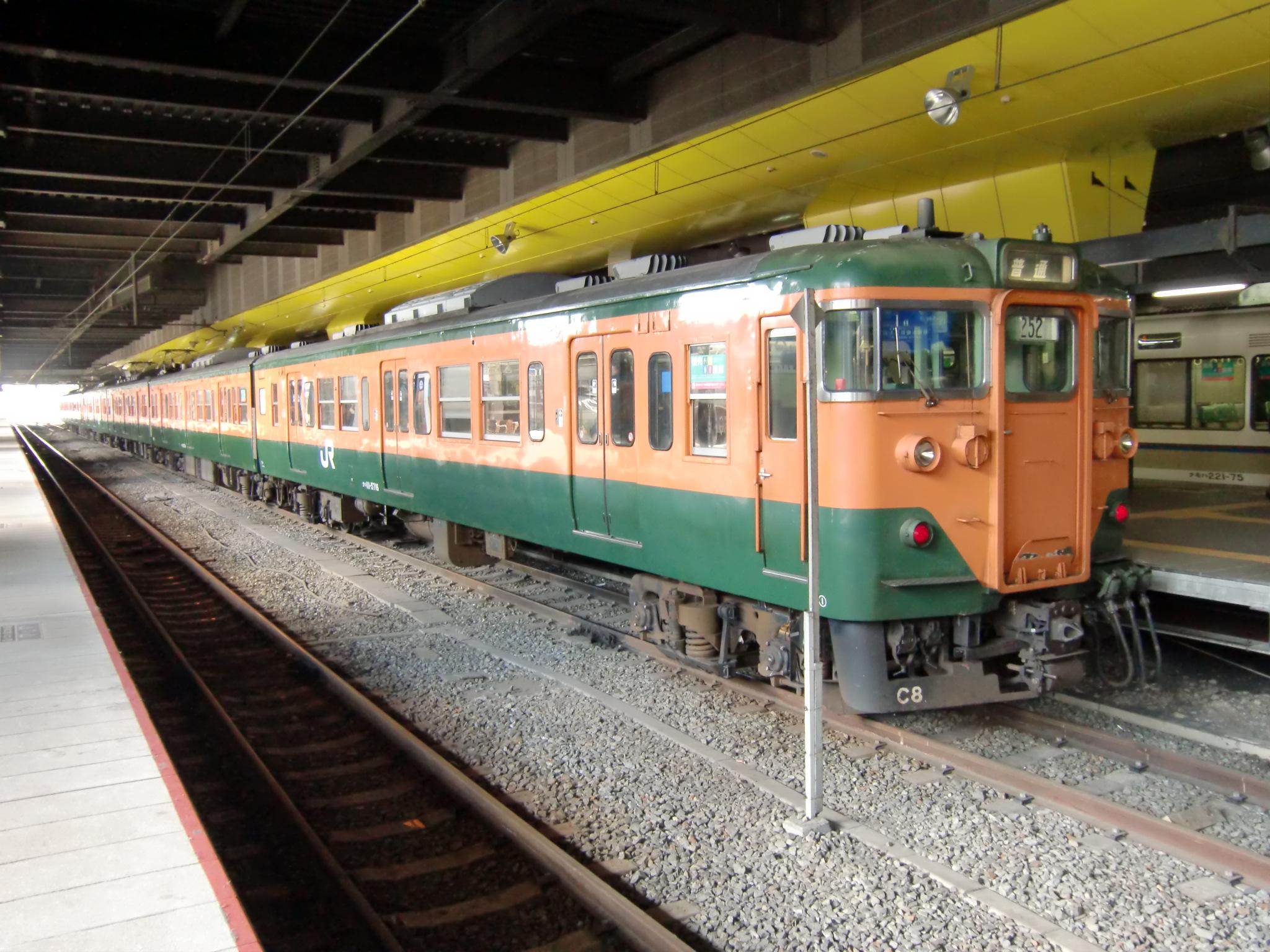 Jr西日本 緑とオレンジ 湘南色の列車 113系 京都駅 西三 ふり だむ 鉄道記