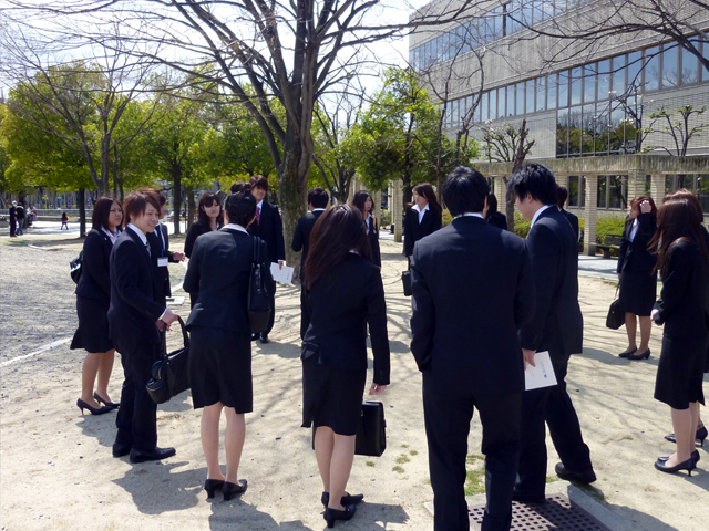 入学式から上級生がサポートしています 後編 Aoyamanavi 大阪青山大学ブログ