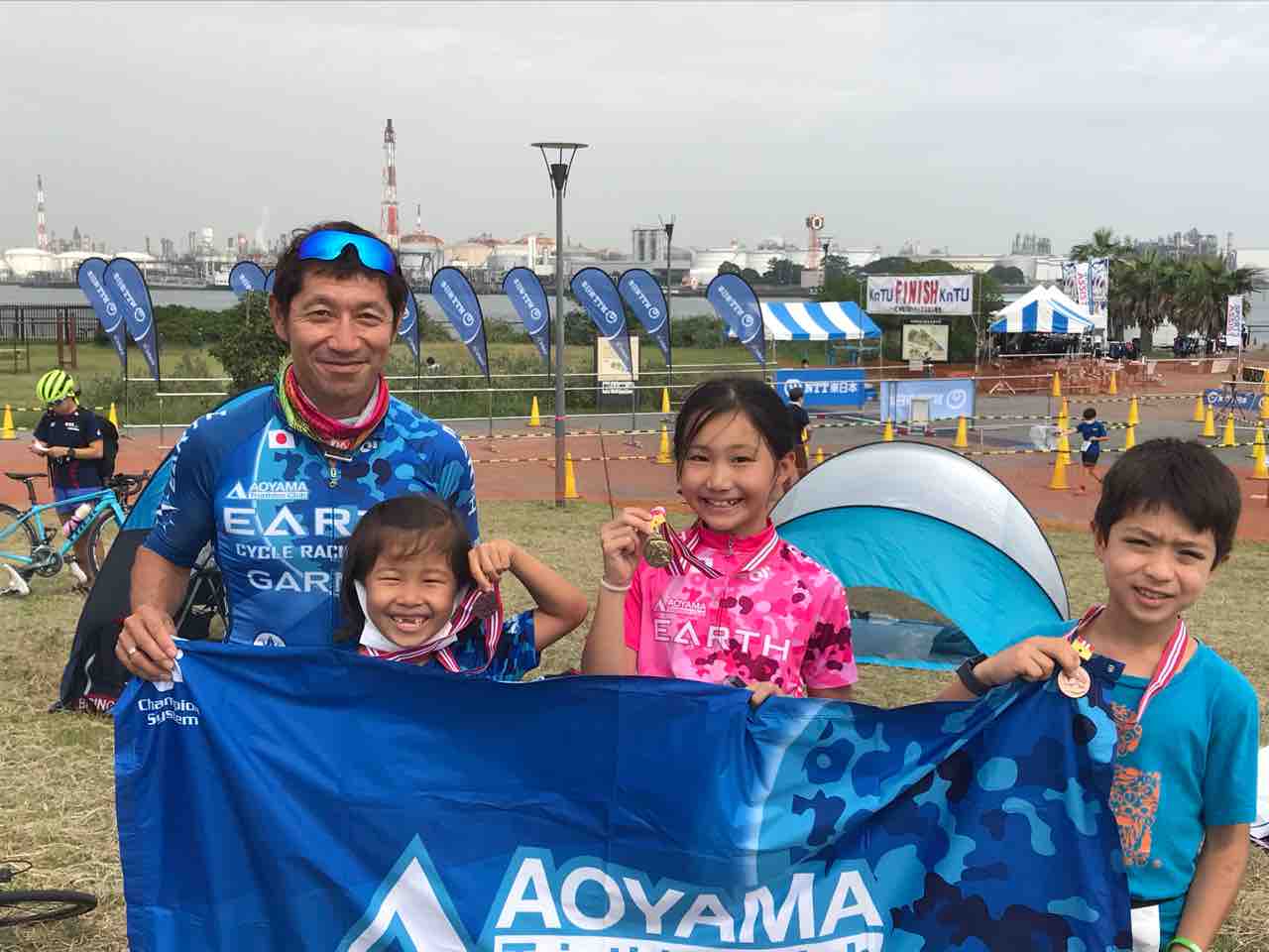 10 4 日 川崎港ジュニアトライアスロン大会で藤本美理ちゃん小4女子優勝 アブスーマチューくん小3男子3位 藤本英ちゃん小1女子3位 おめでとう 青山トライアスロン倶楽部キッズ公式ブログ