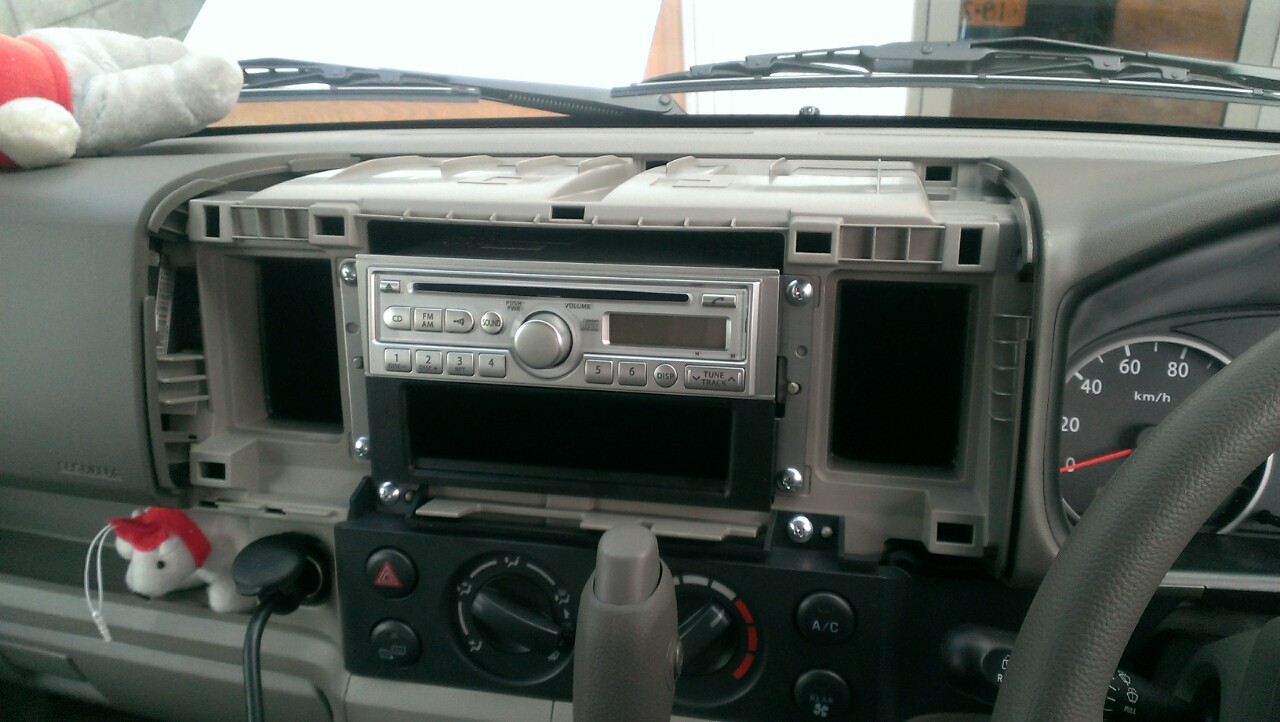 エブリィカーナビ取り付け 1 青空教会的バイク学