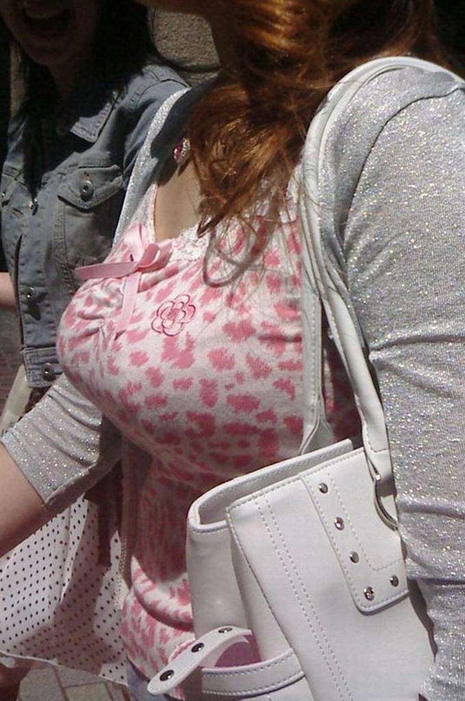 爆乳もみもみ 胸 芸能人 もみ 胸写真館