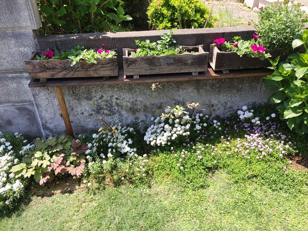 ブロック塀への花ポッド棚 楽しく自律するこれからの生き方 Apocワークスへようこそ