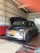 納車点検中のBMW i3s