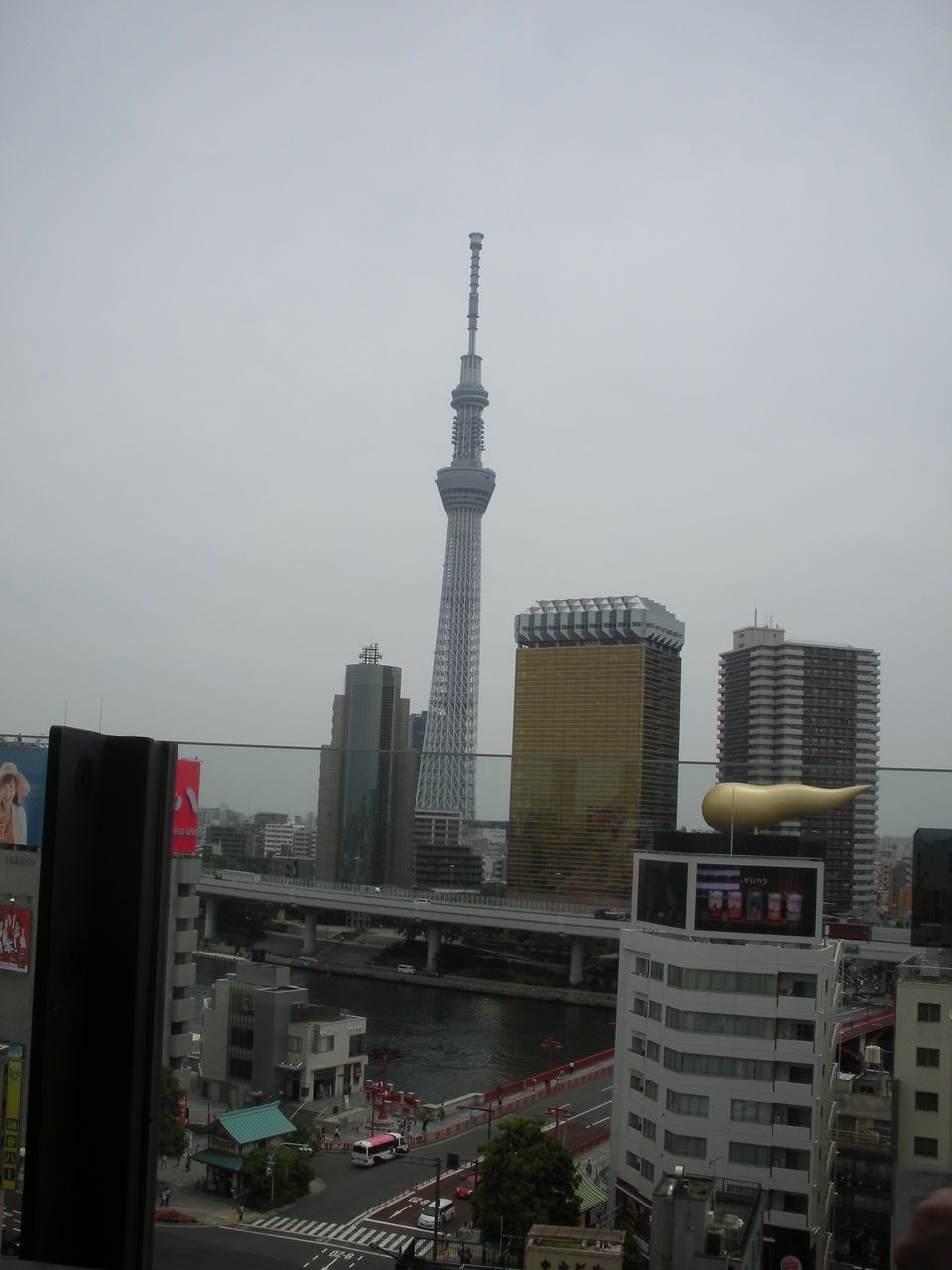 アサヒビールグループ本社隣 のスーパードライホール屋上のオブジェ 散歩エブリディ アサヒビールグループ本社隣 のスーパードライホール屋上のオブジェ 散歩エブリディ