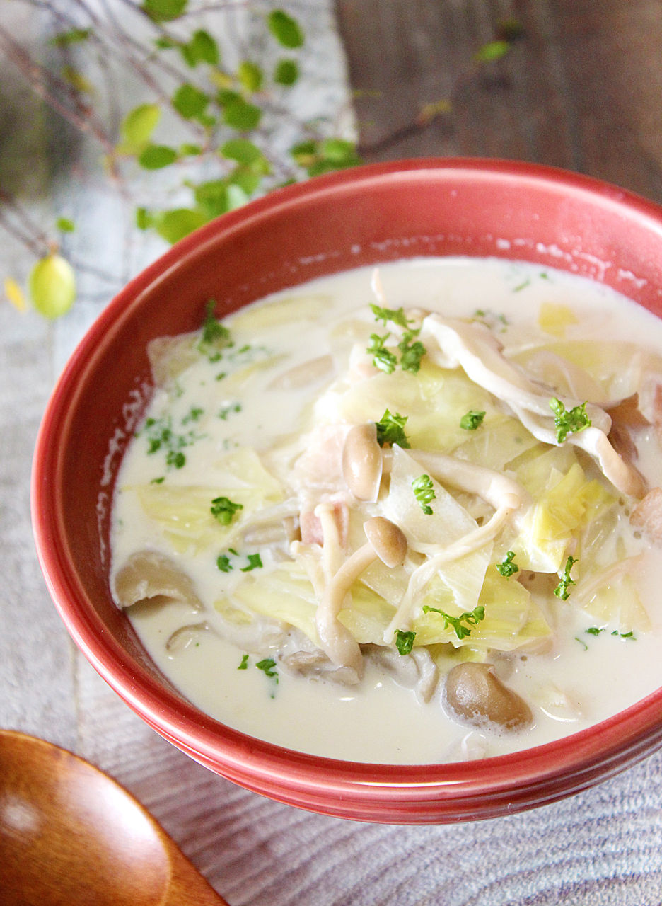 スープで牛乳を飲みやすく簡単に キャベツとキノコのミルクスープ My Blog Kitchen