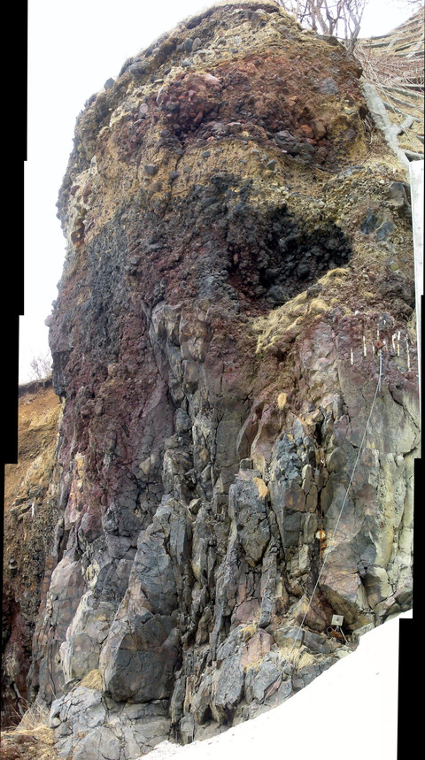 岩内町の火山岩の産状、敷島内トンネル南側北側坑口