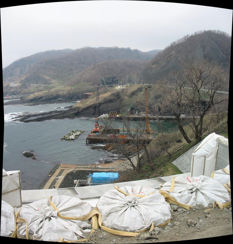弁財澗大橋(奥)祈石大橋仮設岩内点検050426_07_stitch