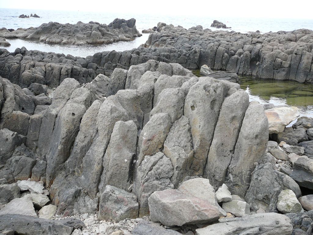 北海道古平町丸山のdykeとtfの露頭 いいじお日記