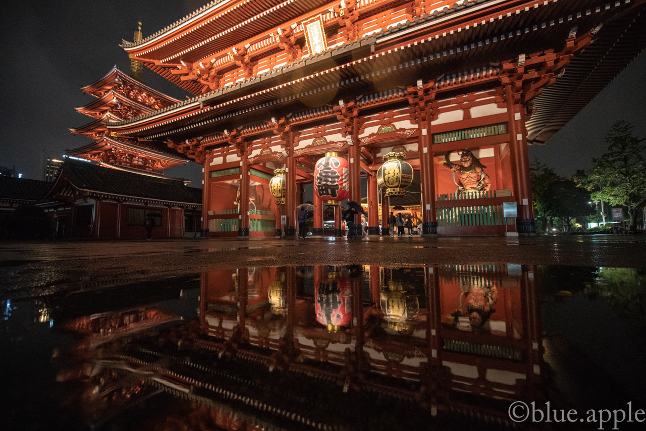 誰でも一度は撮りたい浅草寺の映り込み Blue Appleのblog 誰でも一度は撮りたい浅草寺の映り込み Blue Appleのblog
