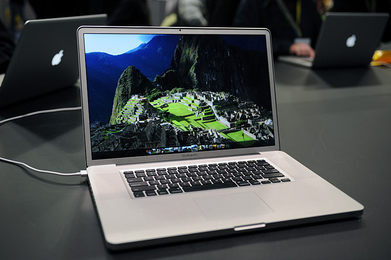 apple brothers loves mac macbook pro