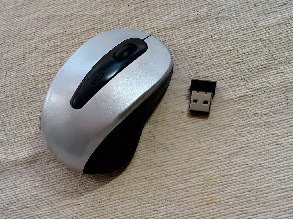 ダイソーの ワイヤレスマウス ツートーン 300円 りんご便り ダイソーの ワイヤレスマウス ツートーン 300円 りんご便り