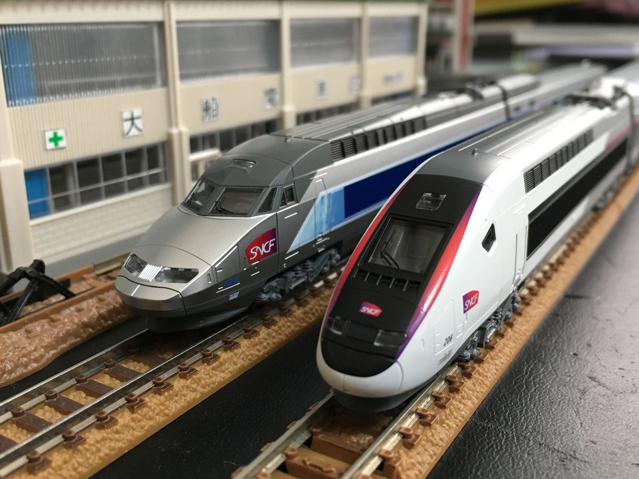 鉄道模型 TGV フランス国鉄 高速鉄道　　　　　 ブックケース入り 6両セット 鉄道模型 TGV フランス国鉄 高速鉄道 6両 希少な専用ブックケースセット