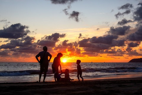 free-photo-of-silhouettes-of-a-family-on-a-beach-at-sunset