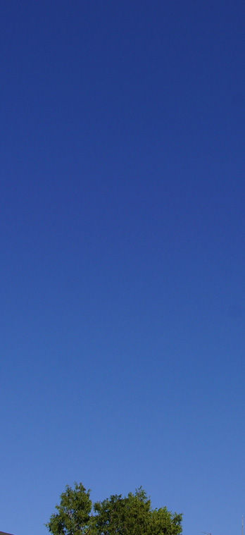 雲ひとつない青い空 はみだし