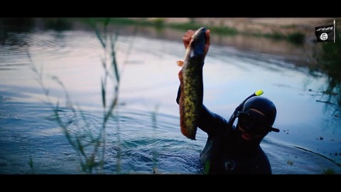 ユーフラテス川に遊ぶジハード戦士