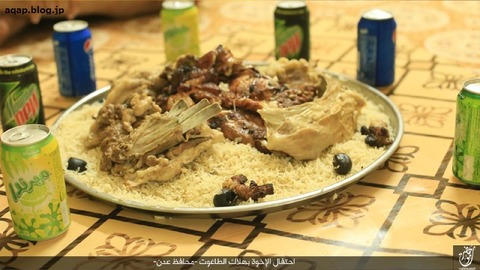 イエメン南部アデンで悪魔の知事抹殺を祝うための食事