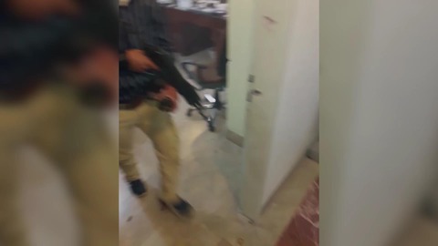 テヘラン国会議事堂を襲撃