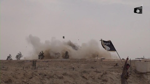 イラク軍の基地も木っ端微塵に爆破