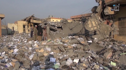 呆然と立ち尽くす罪のない一般市民