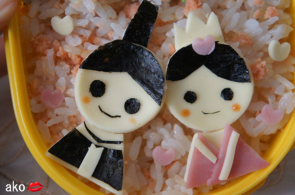 キャラ弁画像 簡単 お内裏様 お雛様をチーズとハムと海苔で作るの巻き Ako S Voice キャラ弁画像 簡単 お内裏様 お雛様をチーズとハムと海苔で作るの巻き Ako S Voice