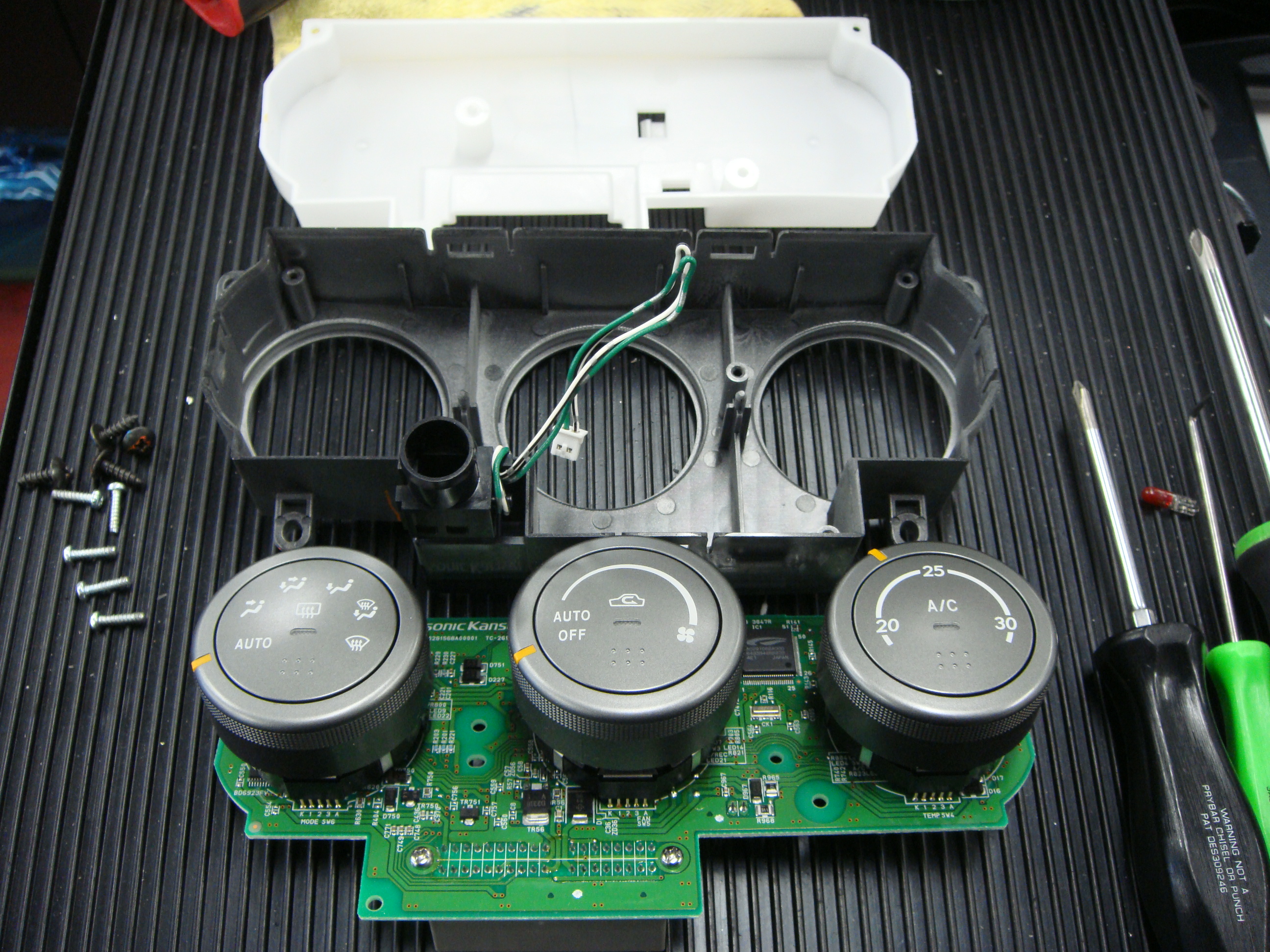 インプレッサSTI GDB E.F.G型エアコンパネル類 | CCU.IS
