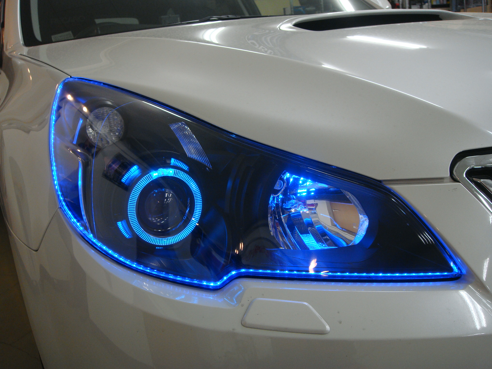 レガシィ 外も中も青ledでいっぱい Aqua日記